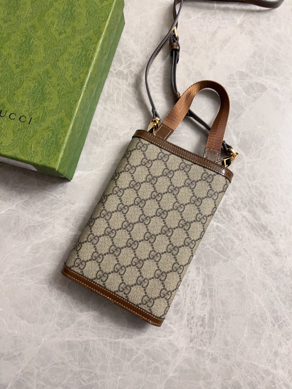 グッチ財布 レプリカ背面デザイン